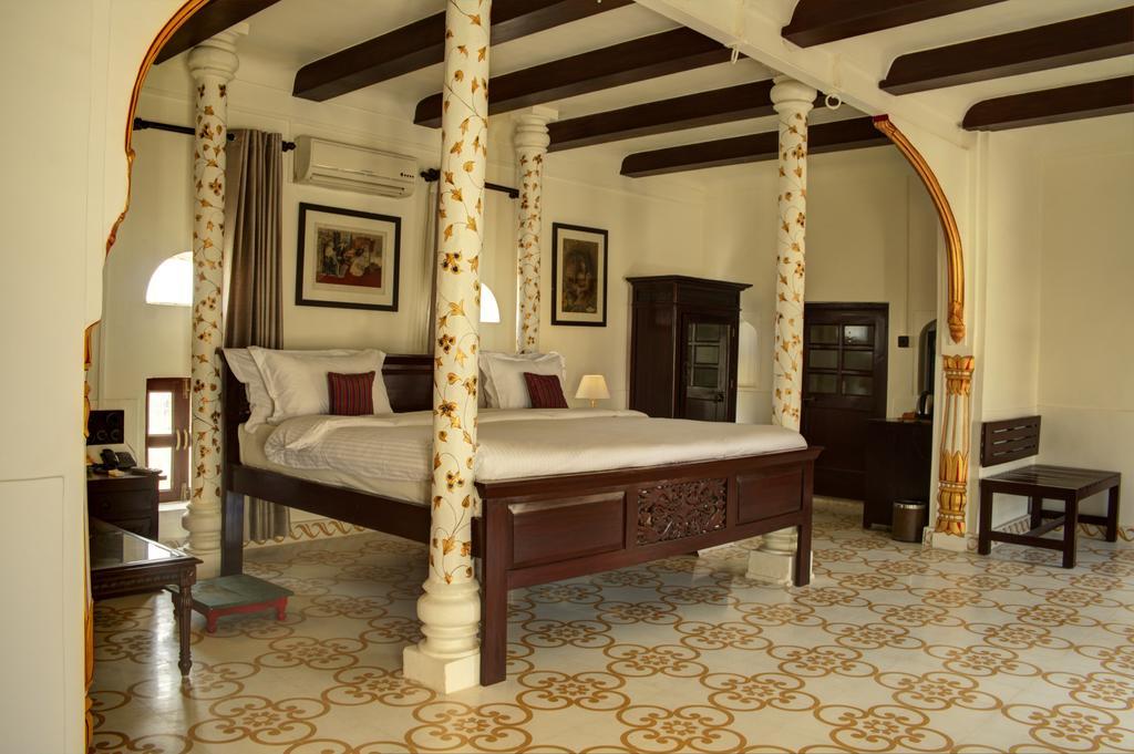 Amritara Surajgarh Fort Chambre photo